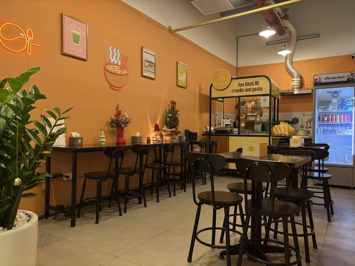 Nhân Viên Bán Bánh Mì Vinhomes Tây Mỗ