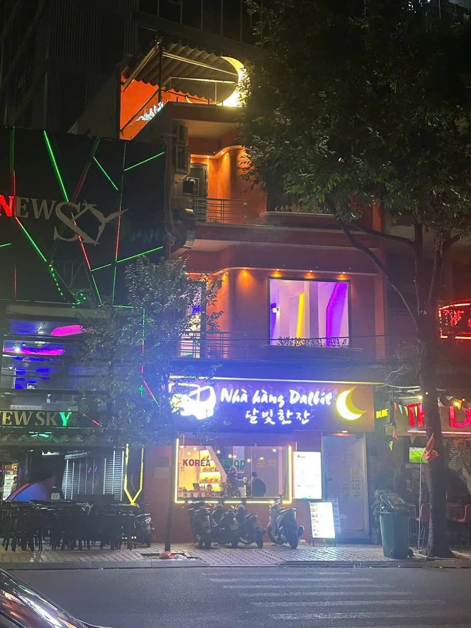 Nhà Hàng Dalbit Tuyển Phục Vụ Ca Đêm