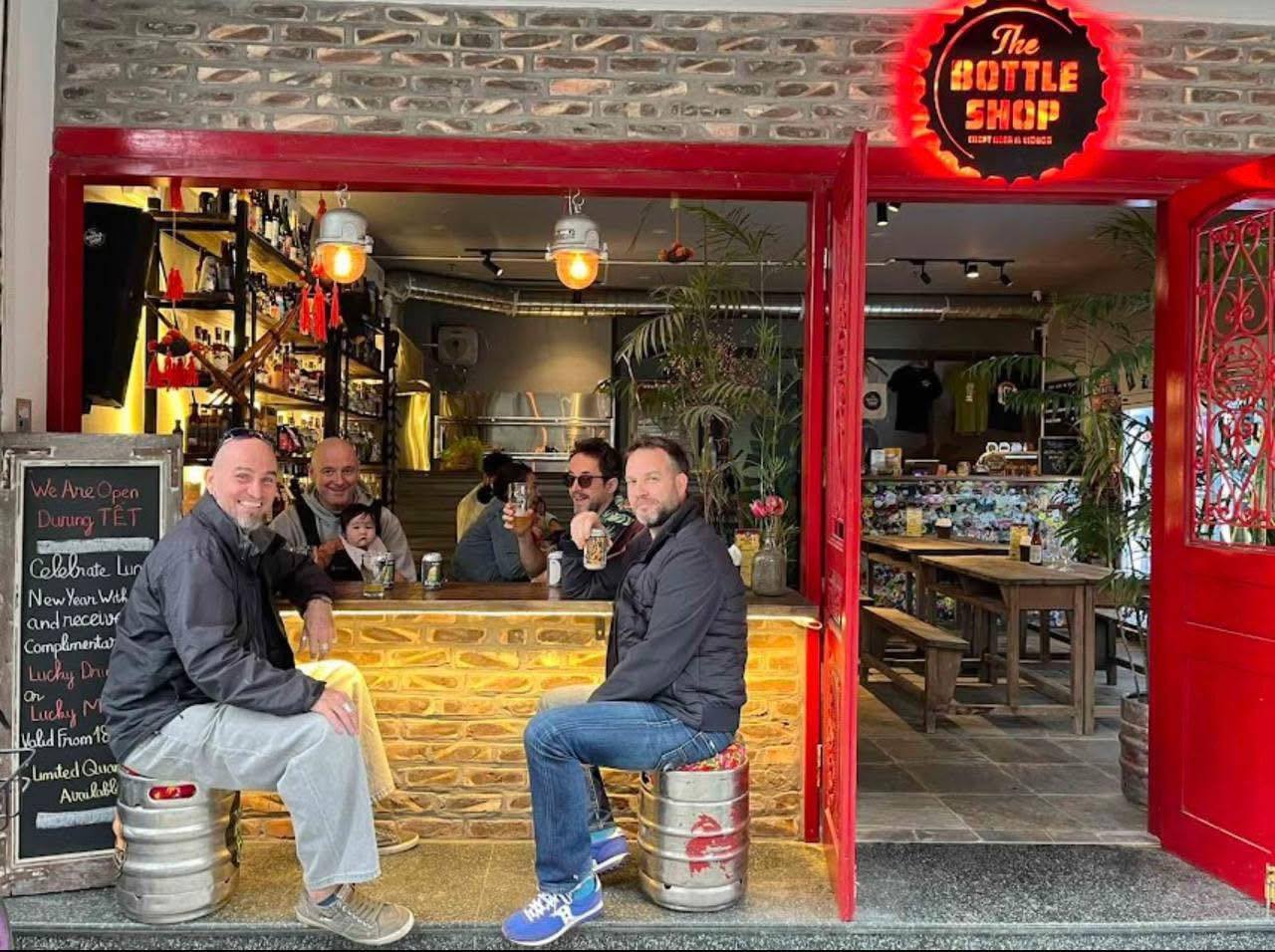 Nhân Viên Bán Hàng, Bếp The Bottle Shop Hà Nội